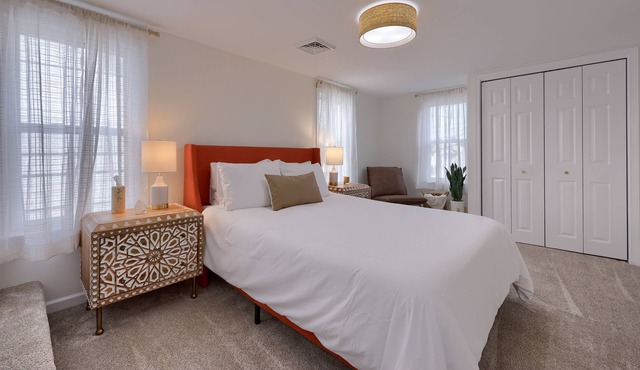 Spacious & Quiet 4BD Oasis - Private Yard