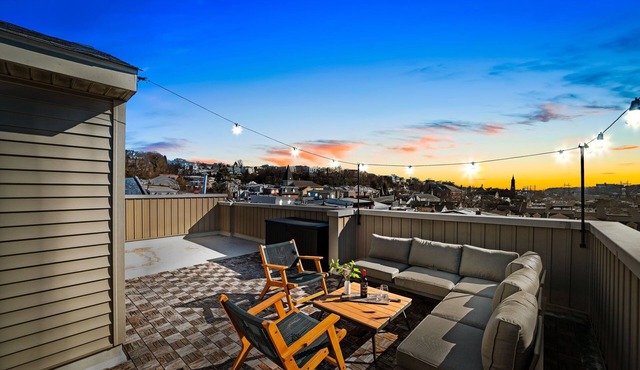 Spacious & Quiet, 5 Min Walk to Main St, Rooftop Lounge!