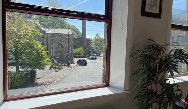 Spacious Quiet Apartment with Log Burner & Patio in the Centre of Hebden Bridge