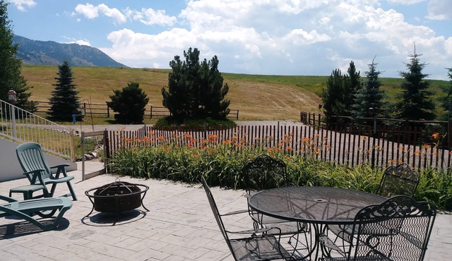 Spacious Quiet Country Home With Stunning Views from Private Patio