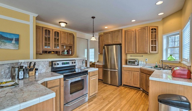 Spacious, Quiet Family Home on Lake Anna!