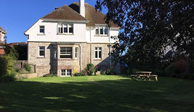 Spacious, quiet location, beach few mins, big garden, prices flexible