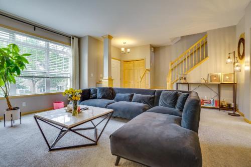 Spacious & Quiet Townhome In the Twin Cities