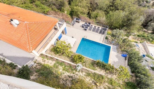 Spacious, quiet Villa Niçoise with swimming pool