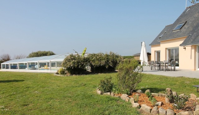 Spacious, quiet villa with swimming pool and large enclosed garden