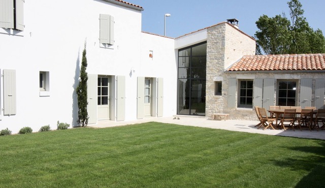Spacious restored barn near center and beaches 10 people St Denis d'Oléron