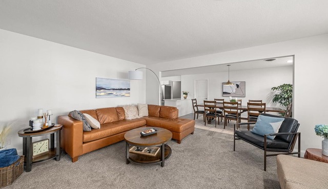 Spacious Ranch Home-5 BR, including 2 King Suites!