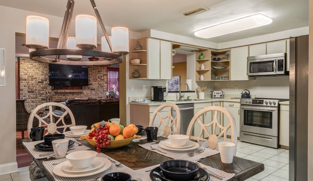 SPACIOUS RANCH HOUSE TO ENJOY THE TAMPA BAY- CLEARWATER AREA