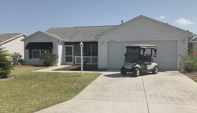 Spacious Ranch in the center of The Villages - Golf Cart!