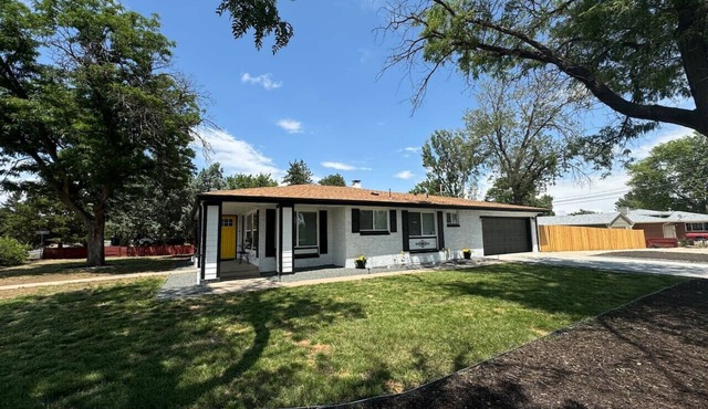 Spacious Ranch w/Hot Tub & Game Room, Sleeps 14!