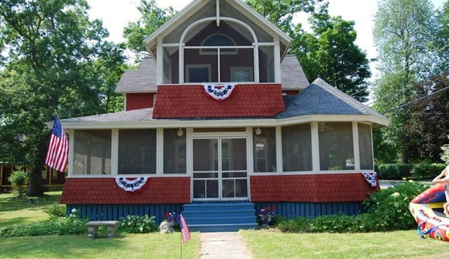 Spacious, Relaxing, Simplified Living With The Best Screened Porch Of All!