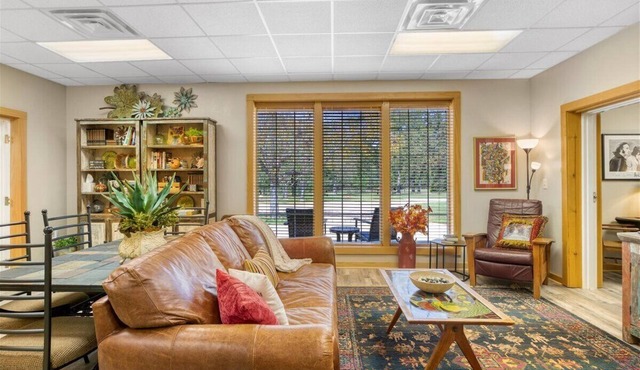 Spacious Red Oak Cottage at Fall Farm