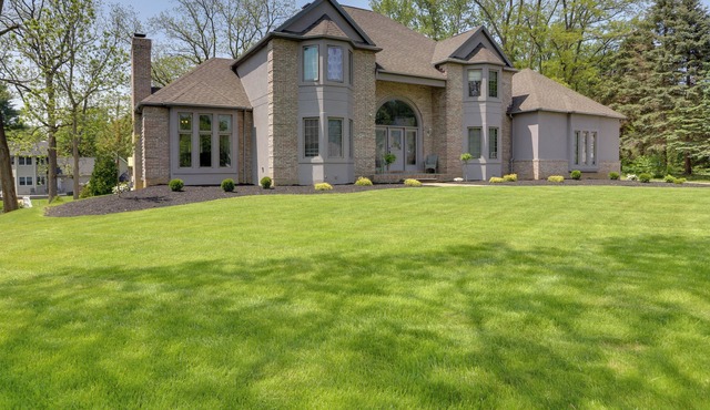 Spacious Refuge w/Private Pool & Outdoor Bar!