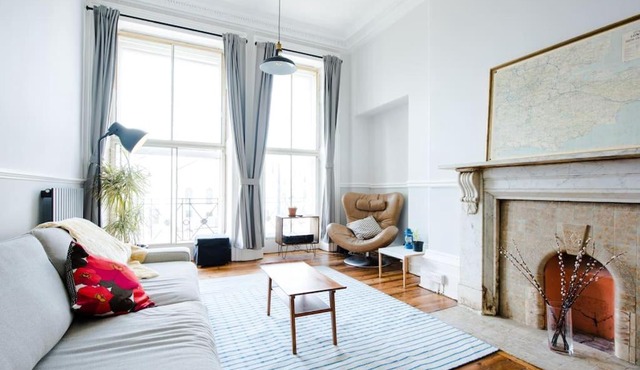 Spacious Regency Apartment - Old Town