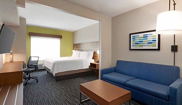 Spacious & Relaxing Suite with a Touch