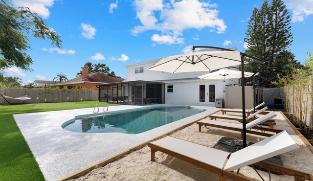 Spacious & Relaxing Tampa Escape w/Heated Pool, Minigolf, Firepit