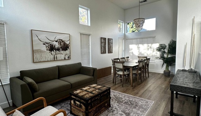 Spacious Remodeled 4-bedroom house with AC and WiFi near serene Old Folsom