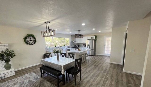Spacious Remodeled 4 bedroom Fraizer Park Home