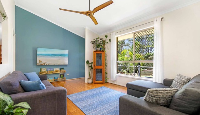 Spacious, renovated 3BR house close to beach