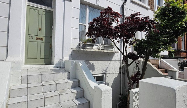 Spacious & Renovated 1-bed Garden Flat in London