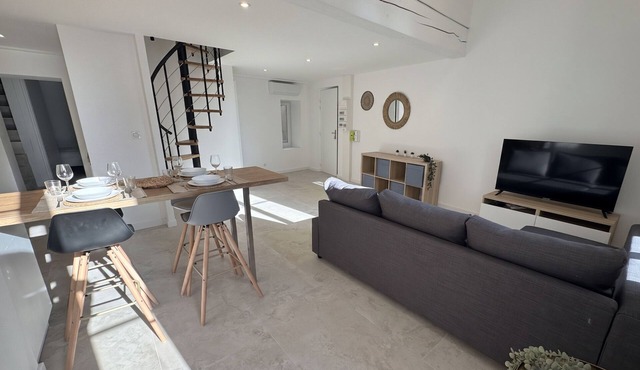 Spacious renovated apartment - Heart of Nîmes