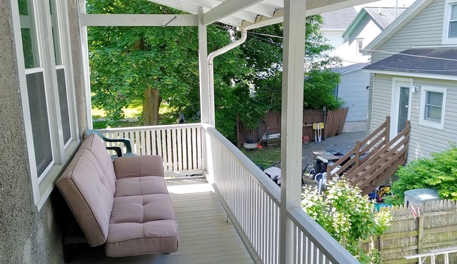 Spacious, renovated Ithaca favorite! Restaurant-style kitchen, plenty of rooms!