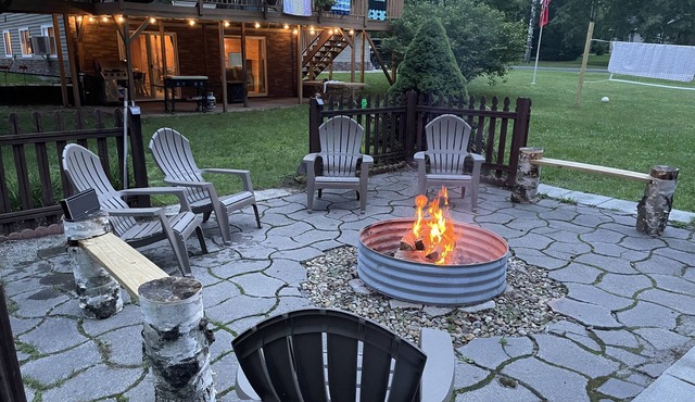 Spacious Renovated Lodge w/Private Game Room