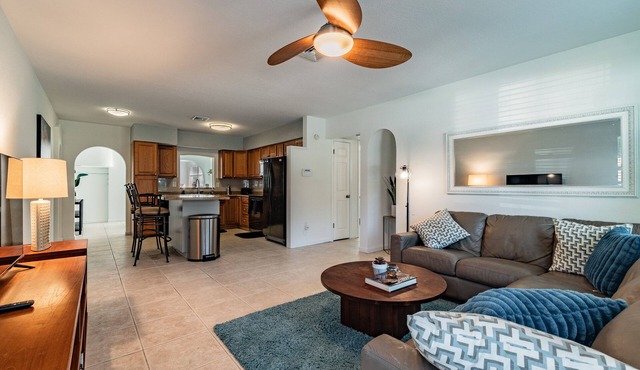 Spacious Renovated 3 bed/2 bath House In Ozona/Palm Harbor. INCLUDES KAYAKS.