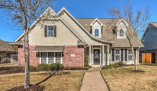Spacious Rental with Pool 4 miles from A&M