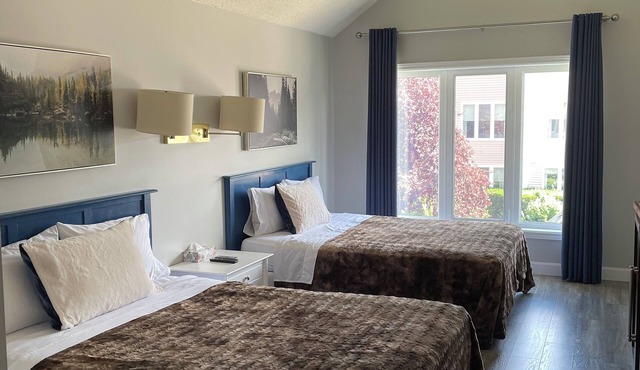 Spacious Resort Studio in Collingwood - 9 Min from Blue Mountain!