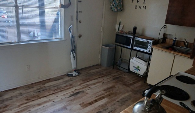 Spacious resting spot in peaceful Savannah with AC