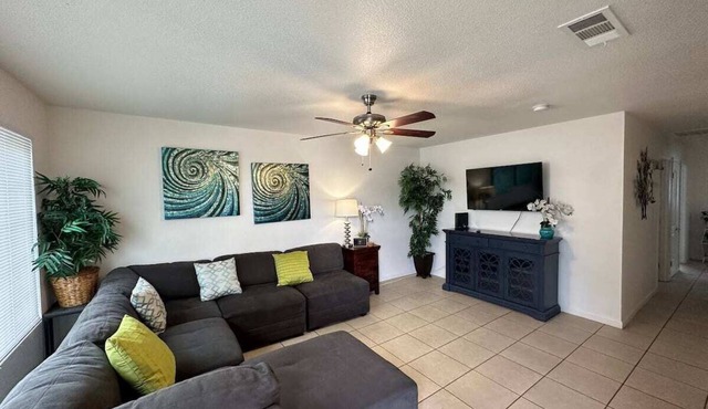 Spacious Retreat 4 Bdr House!