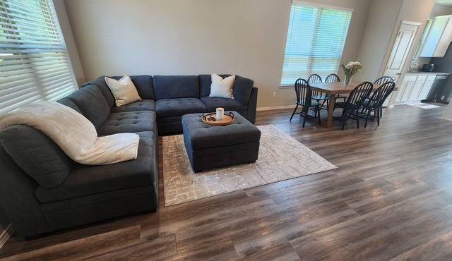 Spacious Retreat 5 Min from Lake Conroe! Sleeps 10, Near Woodlands-Golf Courses