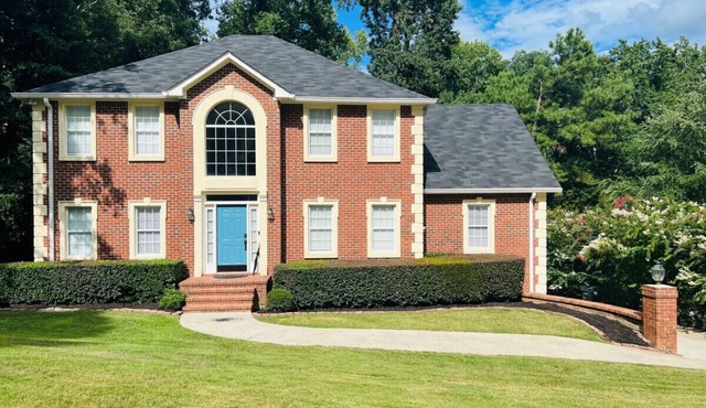 Spacious Retreat 5B/2.5b with 4 King beds & EV Charger