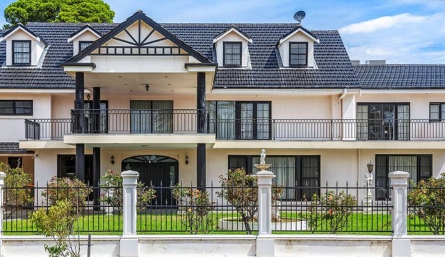 Spacious Retreat: Enjoy the Beach & City