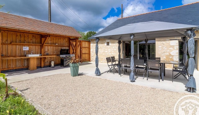 Spacious Retreat: 5BR, Games Room, Forest Edge, and Large Garden Close to Château and Zoo