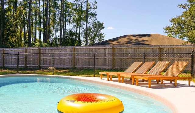 Spacious Retreat: Heated Pool, Near Top Beaches