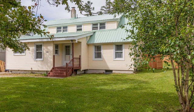 Spacious Retreat, High Speed Wi-Fi! Walk To Lake and Camp of the Woods!