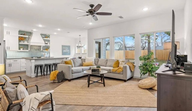 Spacious retreat in Arlington 1 mi to AT&T Stadium