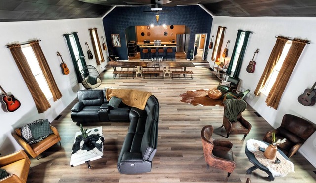 Spacious Retreat in Auburn with game area and large family entertaining