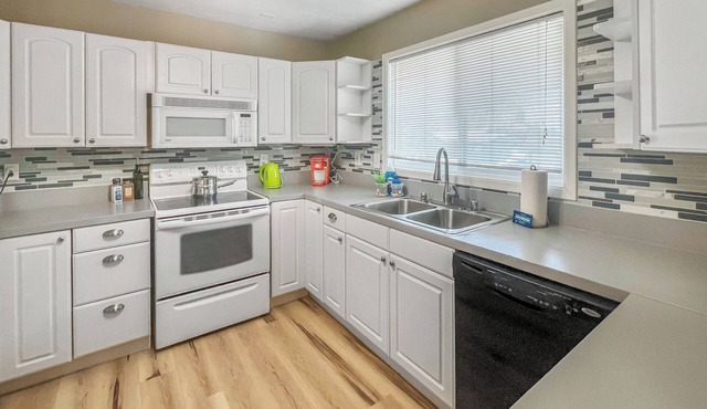 Spacious Retreat:King Size Comfort