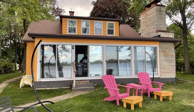 Spacious Retreat on Kelly Lake that will accommodate the entire family!