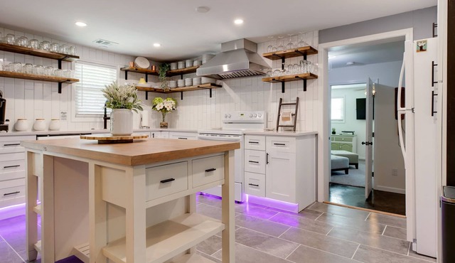 Spacious Retreat- Perfect for Families & Groups!