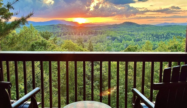 Spacious Retreat~ Hot Tub~ Stunning Views~ Game Room