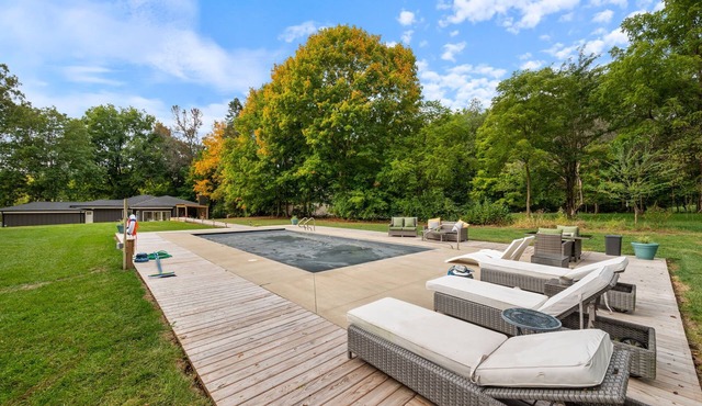 Spacious Retreat with Pool, Perfect for Large Groups, Sleeps 16+ Close to Purdue