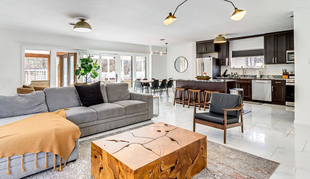 Spacious Retreat w/Pool, Hot Tub, Game Room