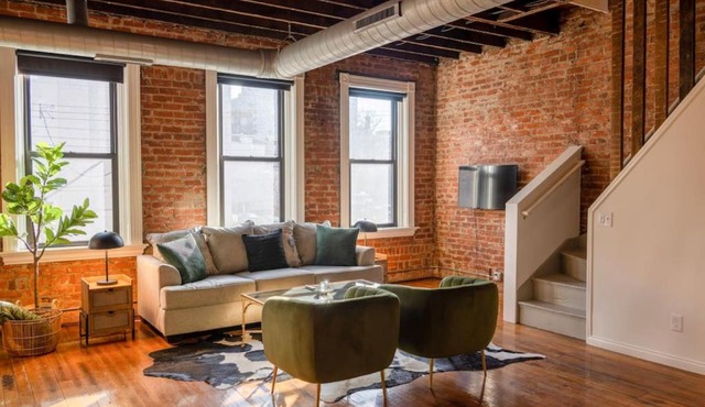 Spacious Retreat w Private Roof Deck Walkable to ALL