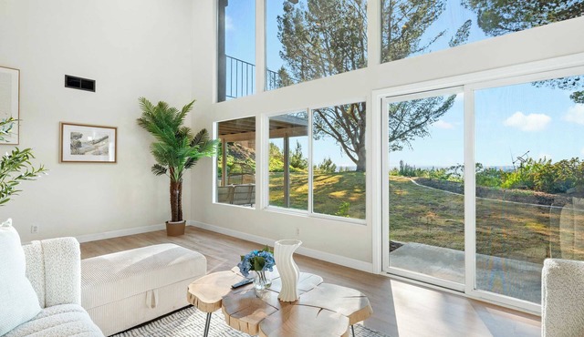 Spacious Retreat with Scenic Mountain Views