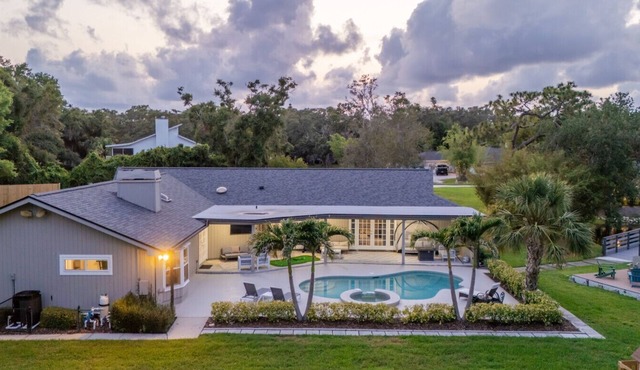 Spacious Retreat with Heated Pool/Spa