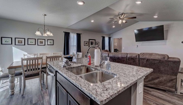 Spacious Retreat with Black Hills Views